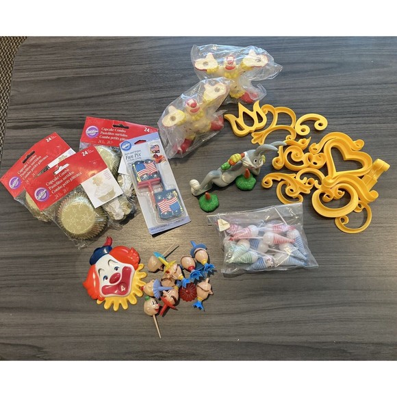 Lot Of Cake Cupcake Baking Decorating Supply- Fondant Bundle Cake ClownToppers - Picture 13 of 16